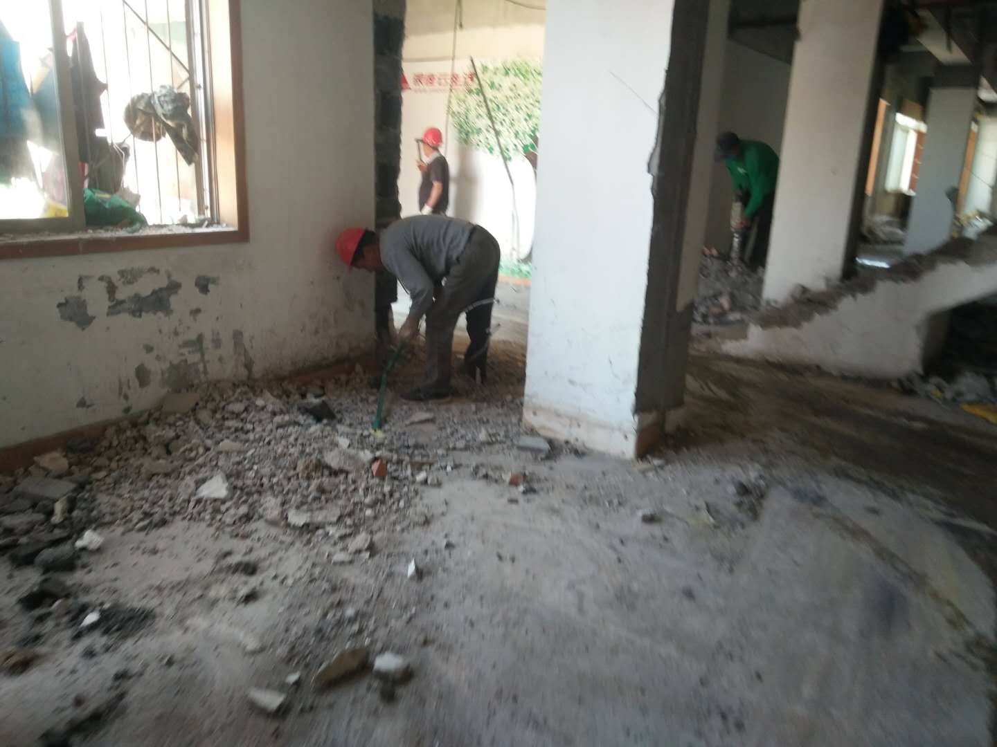 蘇州滄浪區(qū)玻璃隔斷拆除專業(yè)還原毛坯